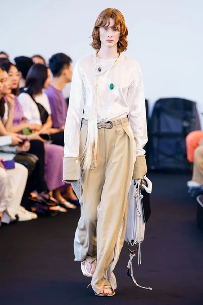 Look 10